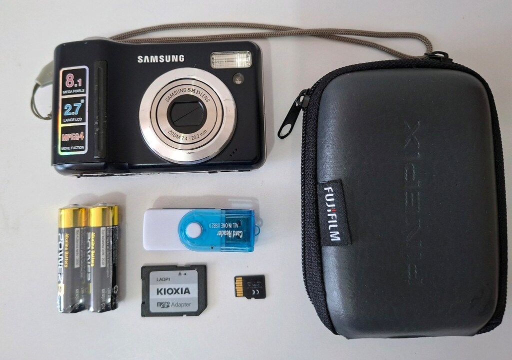 Samsung S830 Dijital Fotoğraf Makinesi 8.1 Megapiksel 3x Zoom Siyah - 8
