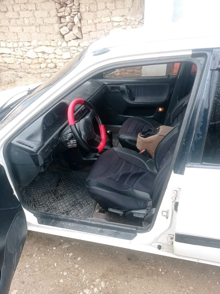 Mazda 323 Sedan - 5