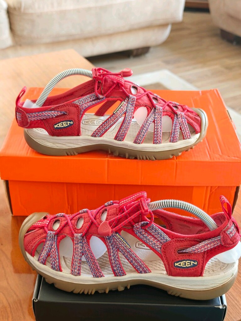 Keen Orjinal tertemiz waterprof sandalettir. Çok kısa süre kullanılmış - 9