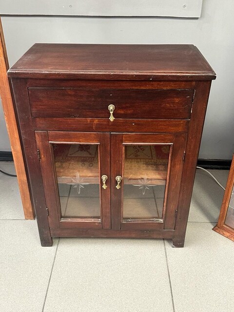 Masif ahşap vintage dolap