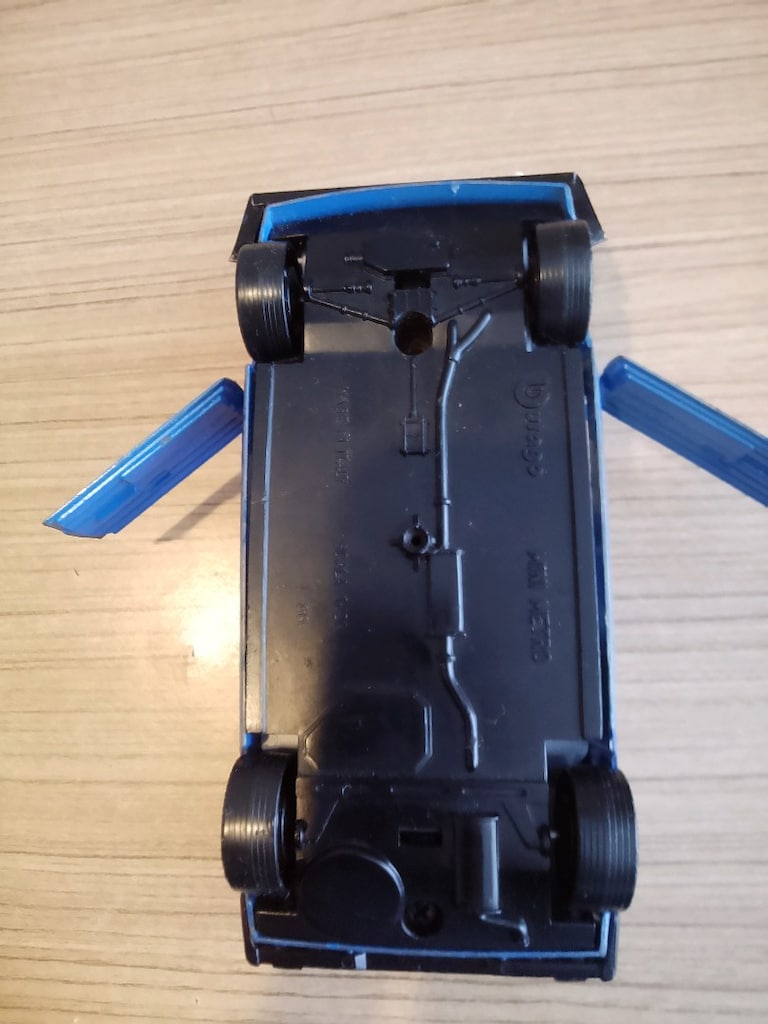 1:24 ölçekli Burago lisanslı Mini metro marka metal Otomobil - 4