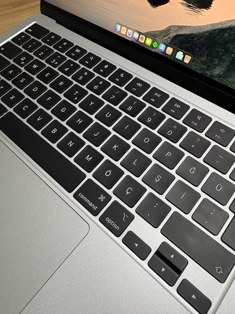 Apple MacBook Air M4 256 GB + 16 GB RAM - 2