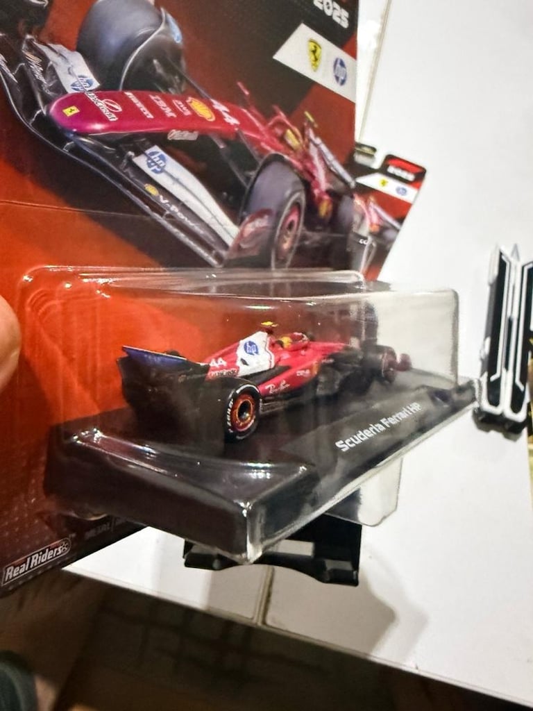 Hot Wheels 2025 Scuderia Ferrari HP F1 Model Aracı - 3