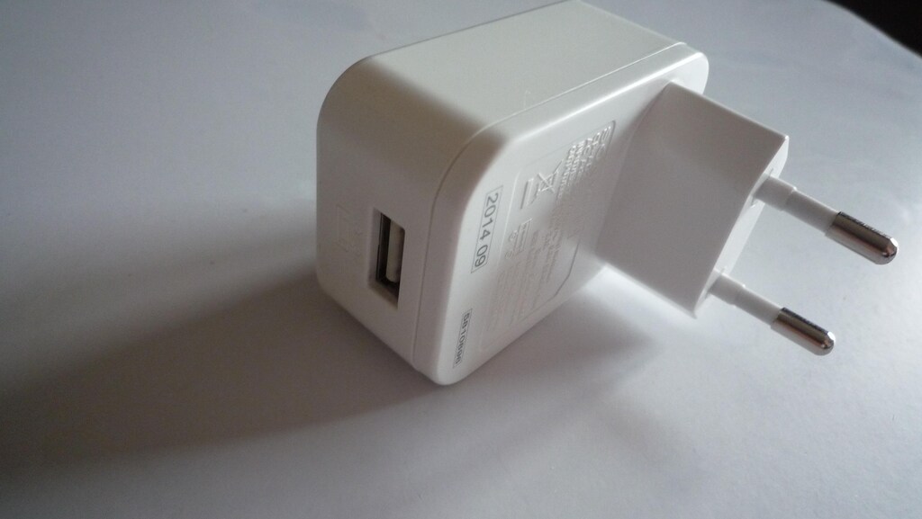 Sony USB Girişli Universal Şarj Adaptörü CP-AD2 - 2