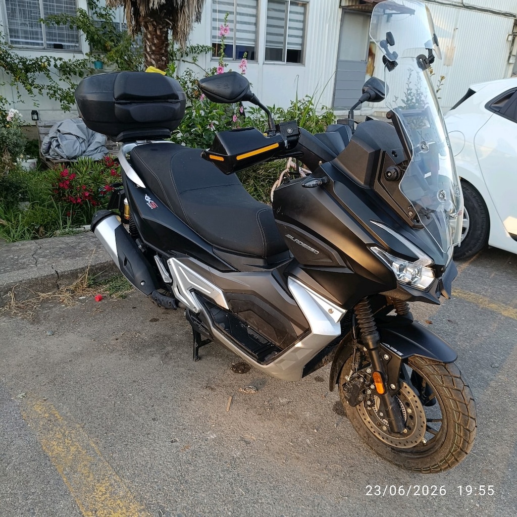 3900 km Maxi Scooter - 6