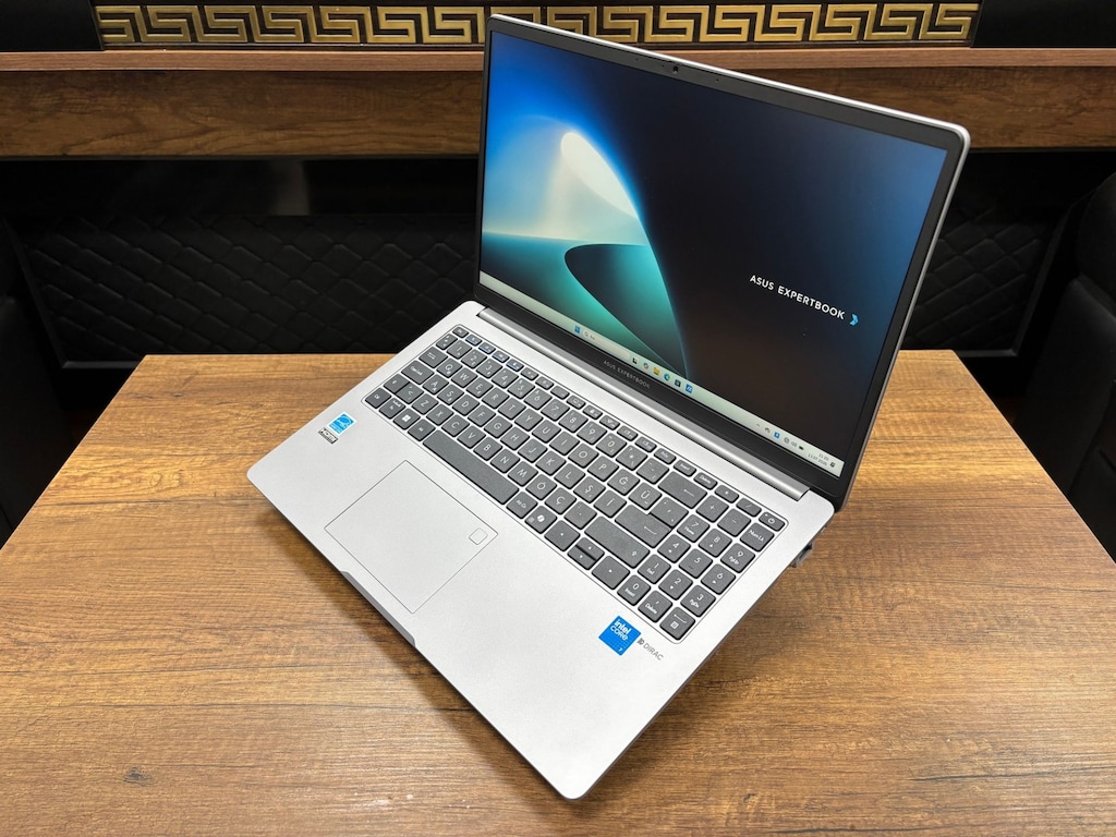 Asus ExpertBook P1 Core 7 240H 16GB RAM 512GB SSD 15.6" FHD Notebook - 3