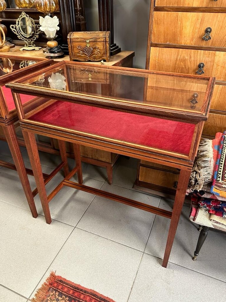 Masif ahşap camlı teşhir masası - 5