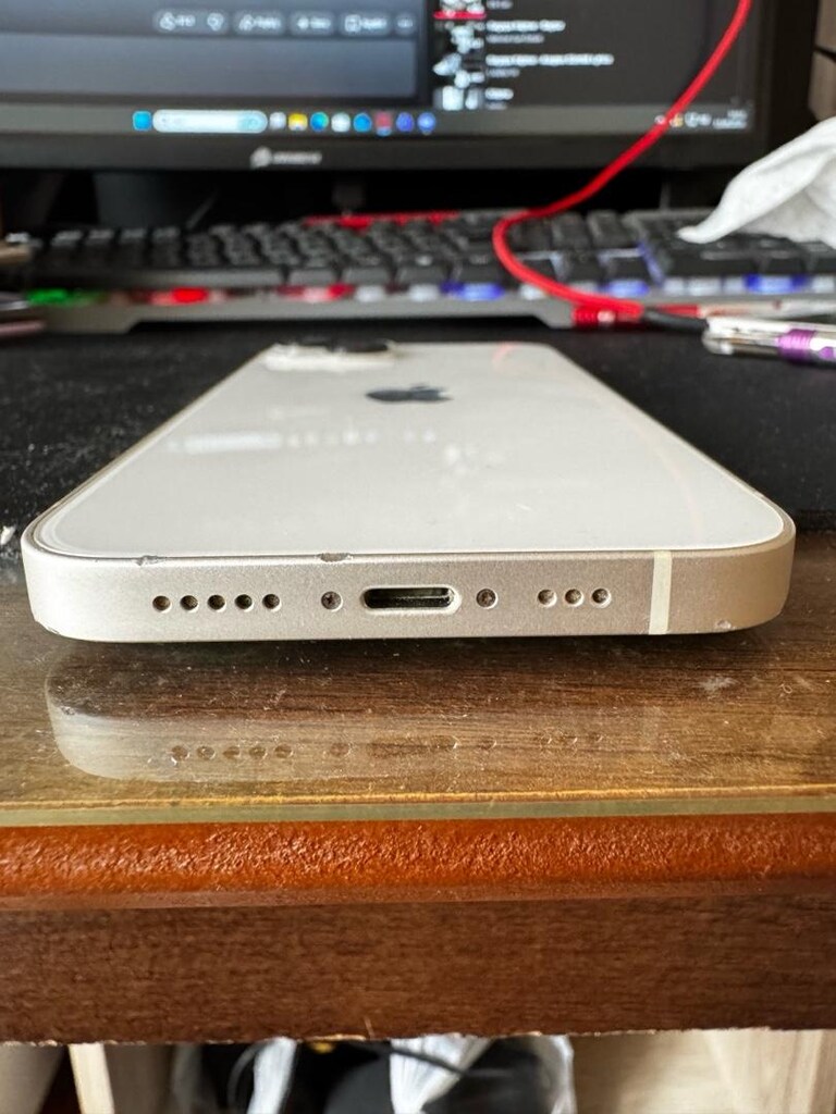 iPhone 13 - 12