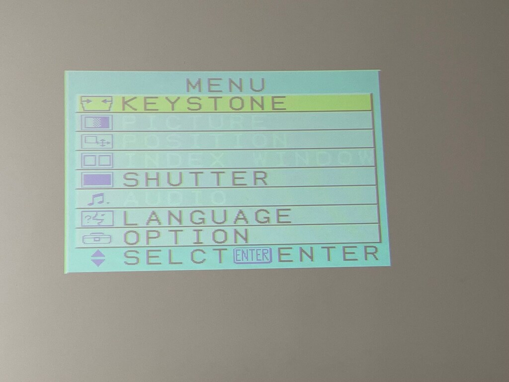 Panasonic PT-L712E Projektör ve Lazer pointerlı kumanda - 2