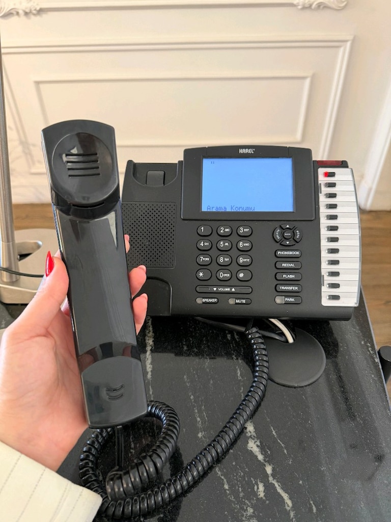 Karel Tuşlu Kurumsal Masa Telefonu – Ekranlı - 2