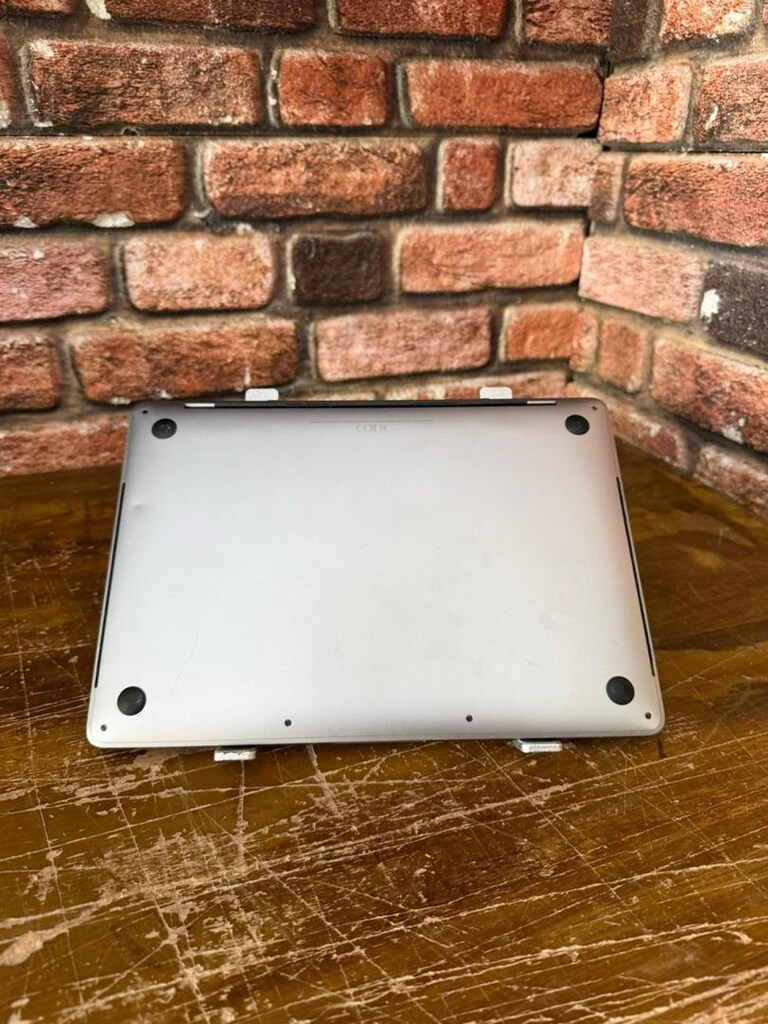 MacBook Pro 2018 8/256 - 4
