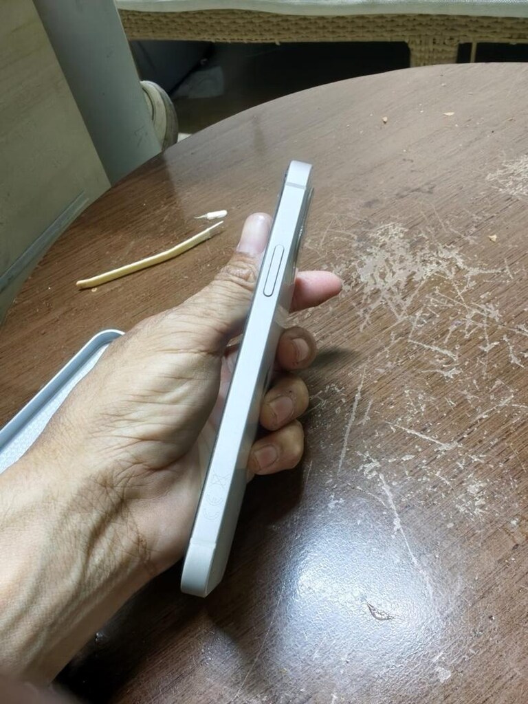 iPhone 12 - 4