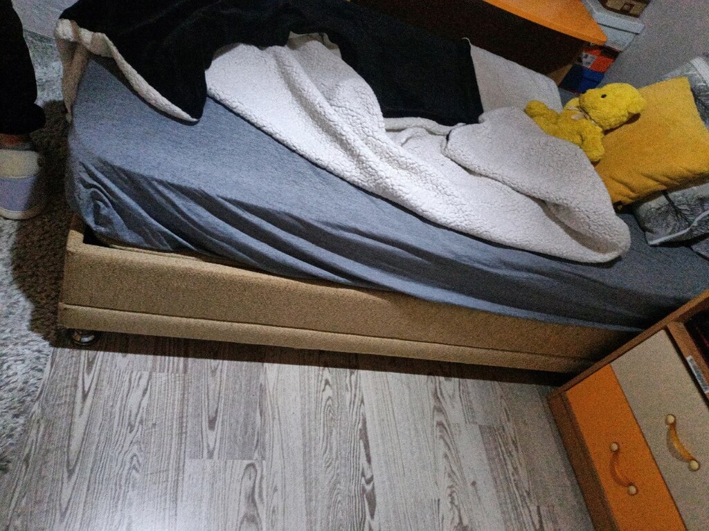 2 adet 90*190 ebatında tek kişilik Baza, yatak, başlık - 3
