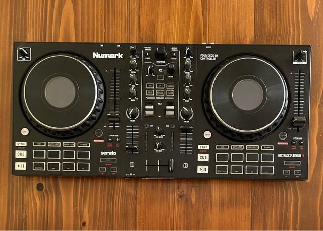 Numark Mixtrack Platinum FX