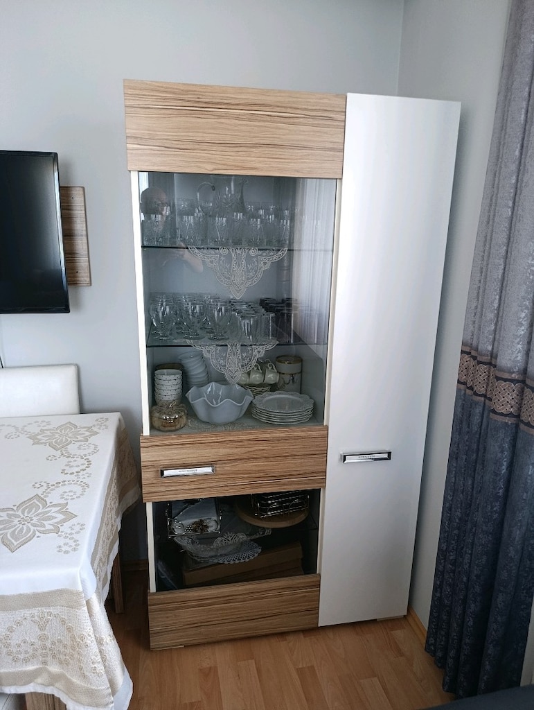 MAÇ SAAT DOLAP DUVAR RAFI VE SANDALYELER - 8