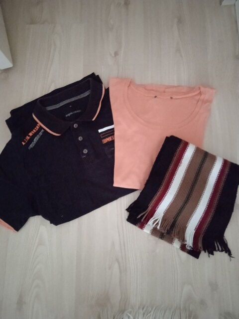 2 tişört 1 kaşkol toptan 80 tl