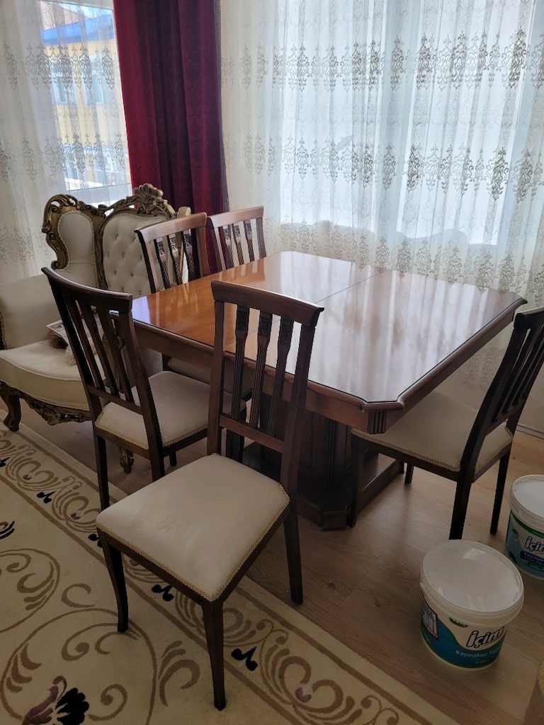 GÜMÜŞLÜK VE YEMEK MASASI - 5