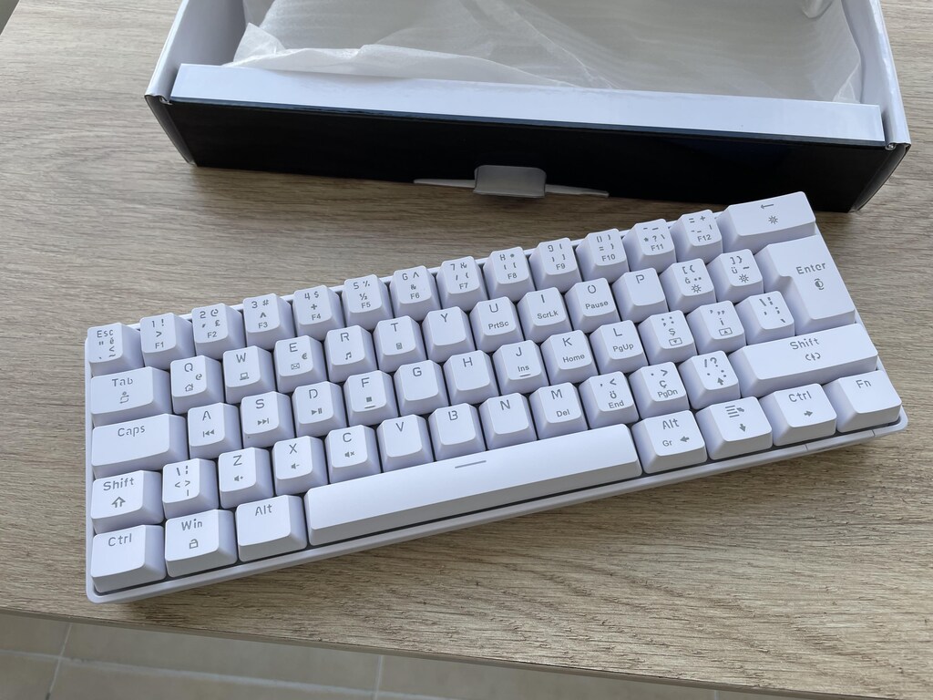 T60 MEKANİK KLAVYE WHİTE RED SWİTCH TYPE-C KABLOLU SIFIR - 3