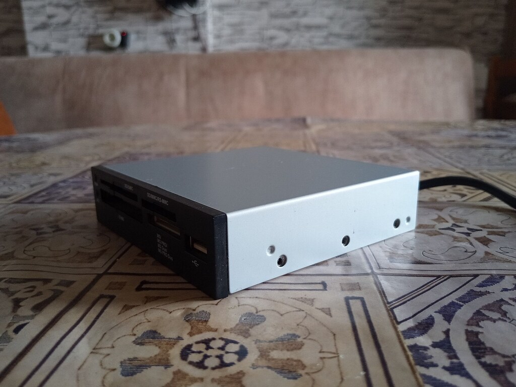PC Kasa Tipi Exper 3.5'' USB Yuvalı Kart Okuyucu (V-110A) - 3