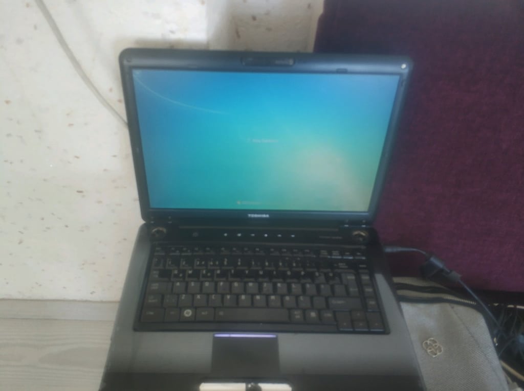 Toşhiba büyük ekran 4 GB rem temiz laptop - 2