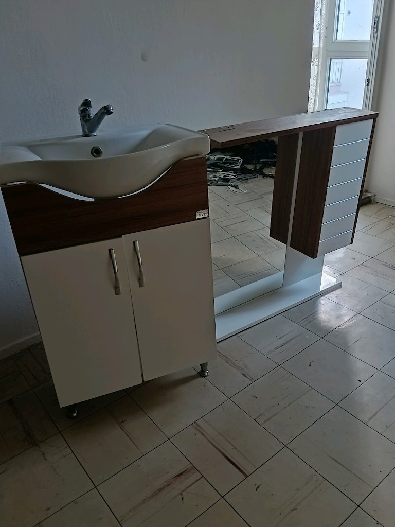 Tuvalet Lavabo+Dolap+Ayna - 2