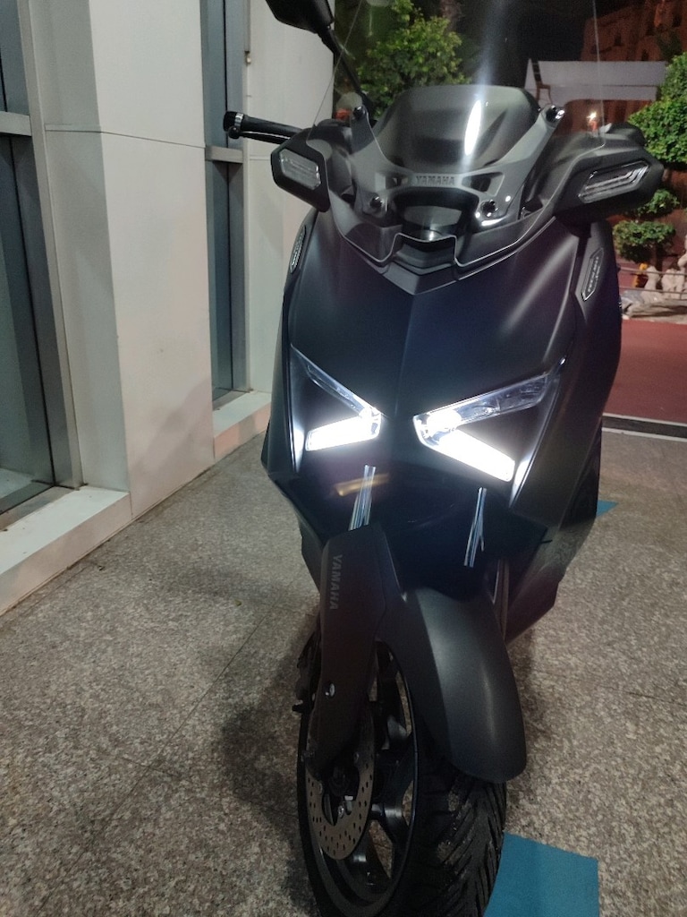 YAMAHA XMAX 250 Tech Max 2025 - 9