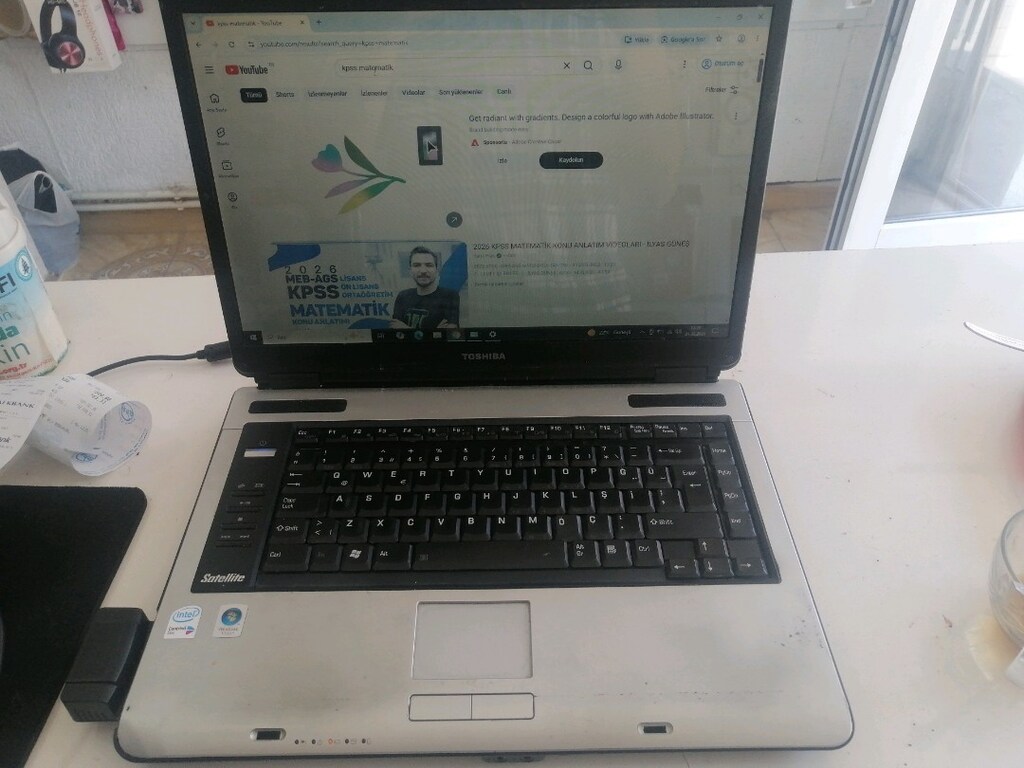 Toshiba satellite laptop - 2