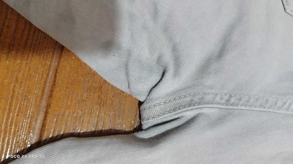 #Mavi jeans pantolon..önde ufak kusur, ağda az ezilme..ve ufak leke. - 4