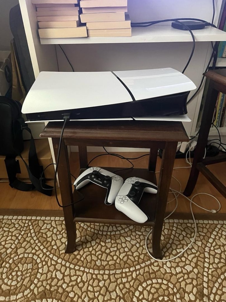 SATILIK PLAYSTATION 5 SLIM DIGITAL + 2 KOL + ŞARJ İSTASYONU