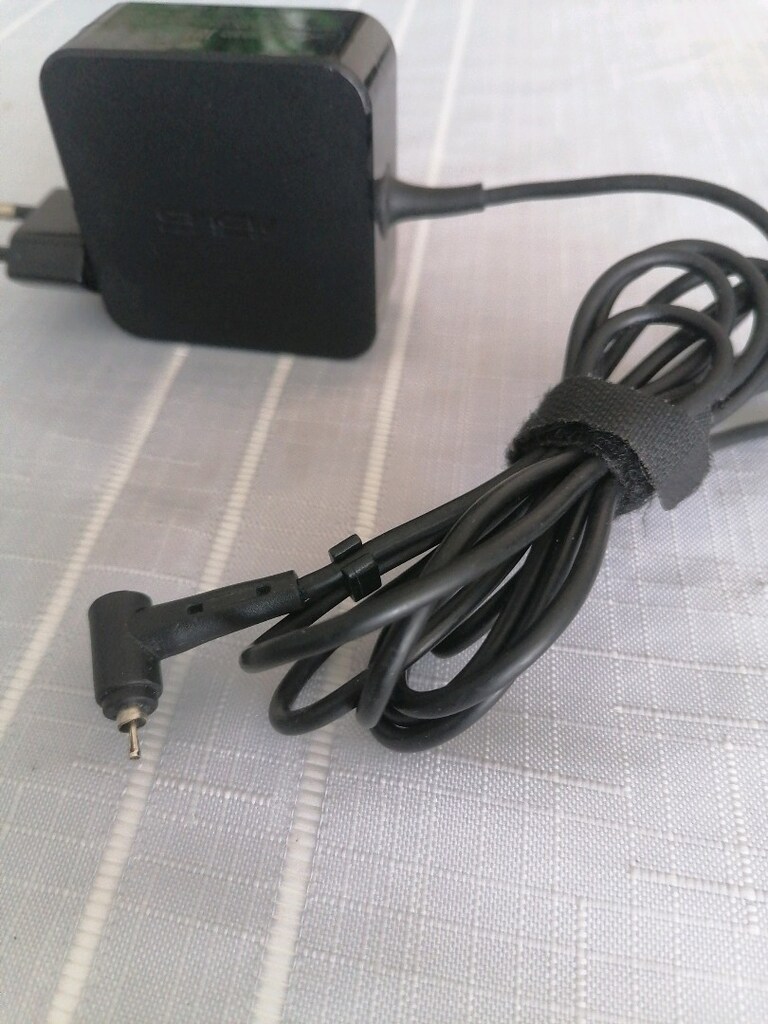 Asus ince uclu Şarj adaptörü - 3