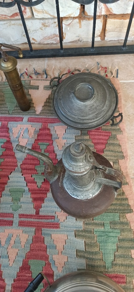 Köydeki evin deposundan çıkmış 80 yıllık antik 9 parça ev eşyası - 3