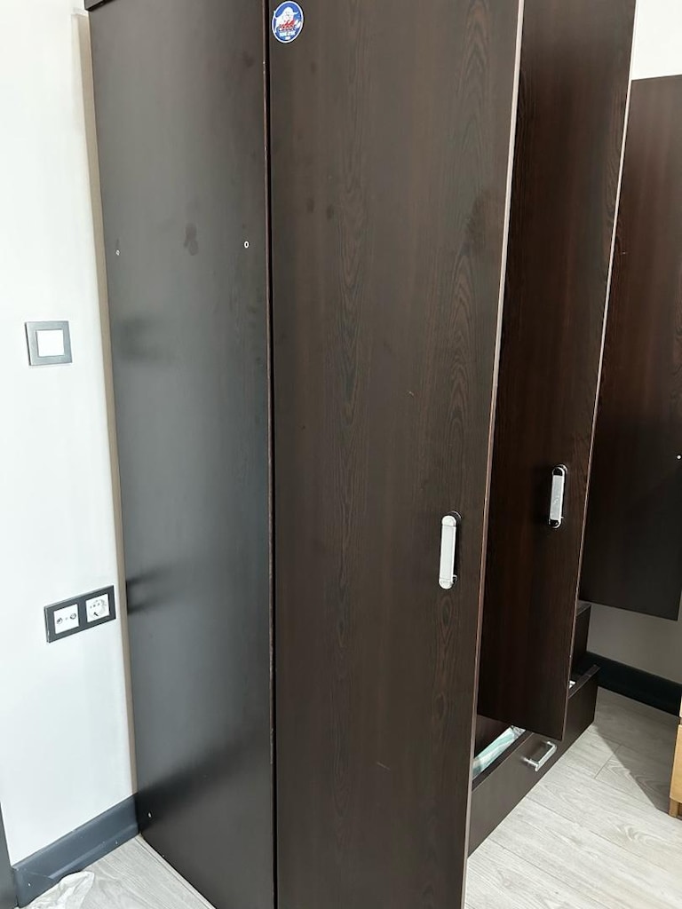 Koyu Renk (Wenge) 3 Kapaklı Gardırop / Dolap - Temiz Kullanılmış - 2