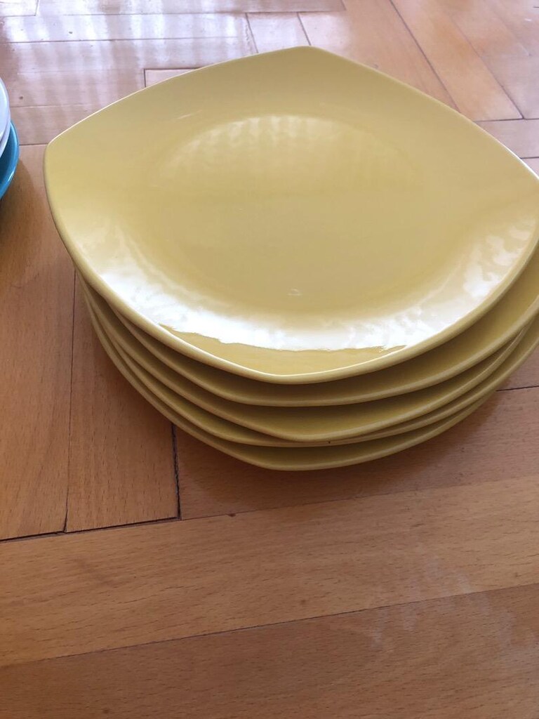 Toplam 11 adet TABAK—-28 cm çap düz tabak /25 cm kare tabak /25 cm çap - 11