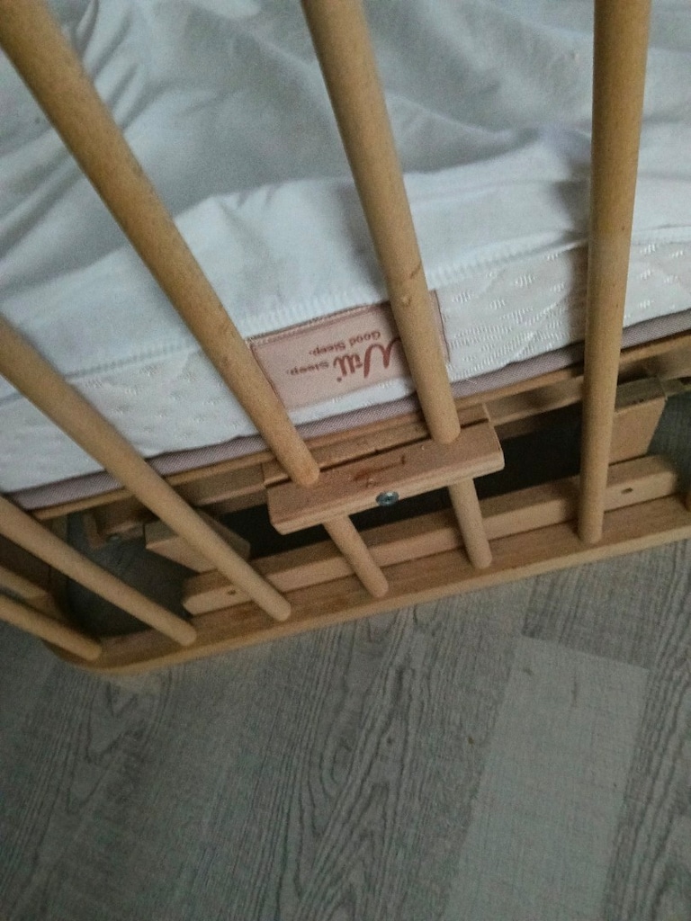 tekerlikli asansorlu tahta besik yatakli