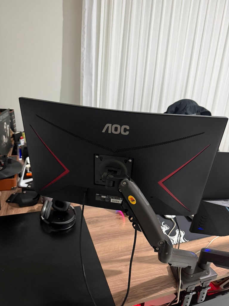 AOC 27 inç 165 hz 1 ms C27G2AE