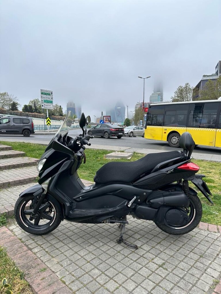 YAMAHA XMAX 250 - 13