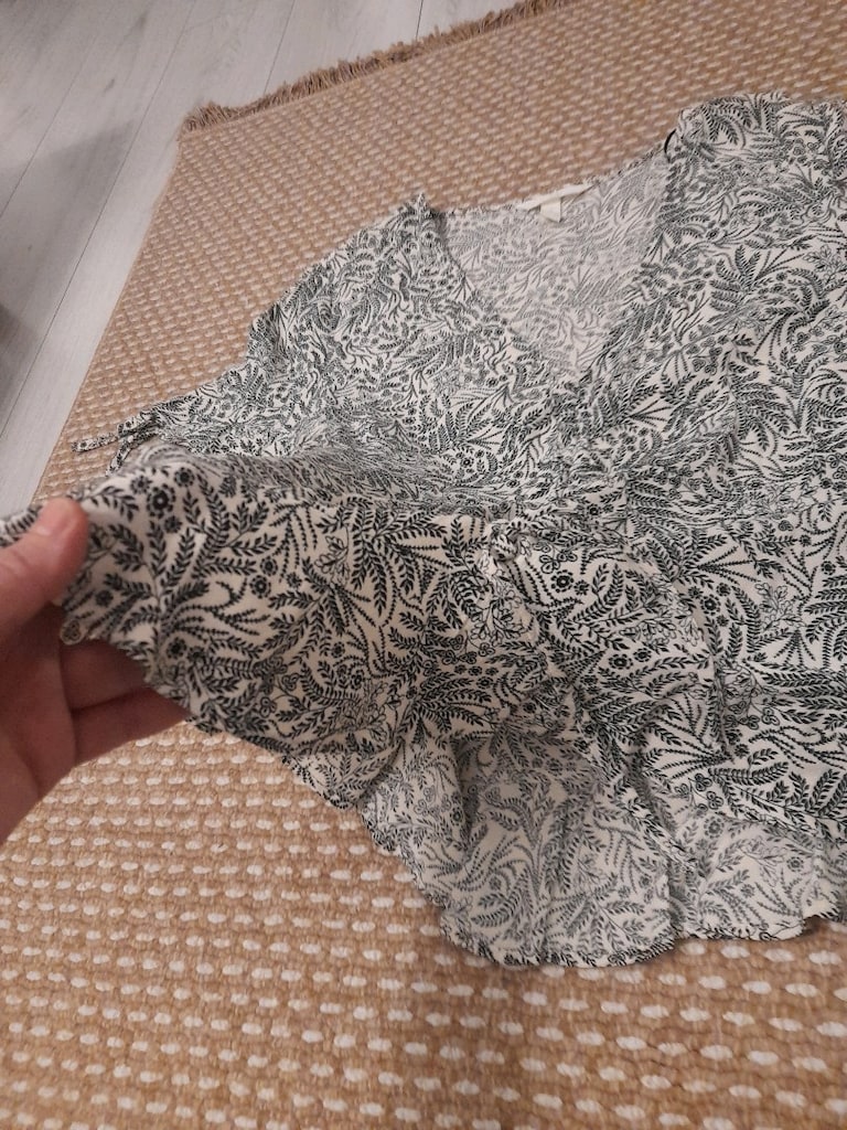 Buluz H&M Marka 44 beden ama dar kalıp 40.42 olur - 3