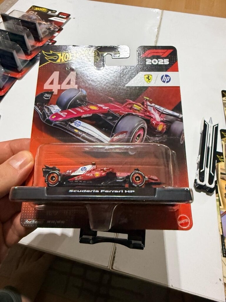 Hot Wheels 2025 Scuderia Ferrari HP F1 Model Aracı - 5