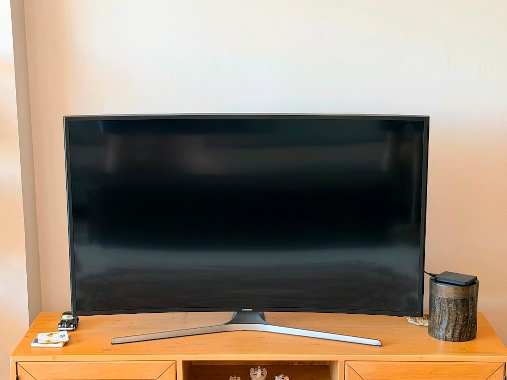 SAMSUNG TV - 2