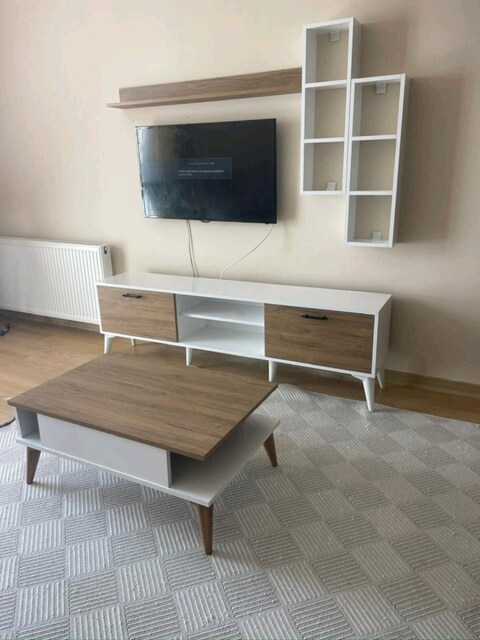 İmalattan ceviz-beyaz TV ünitesi ve orta sehpa