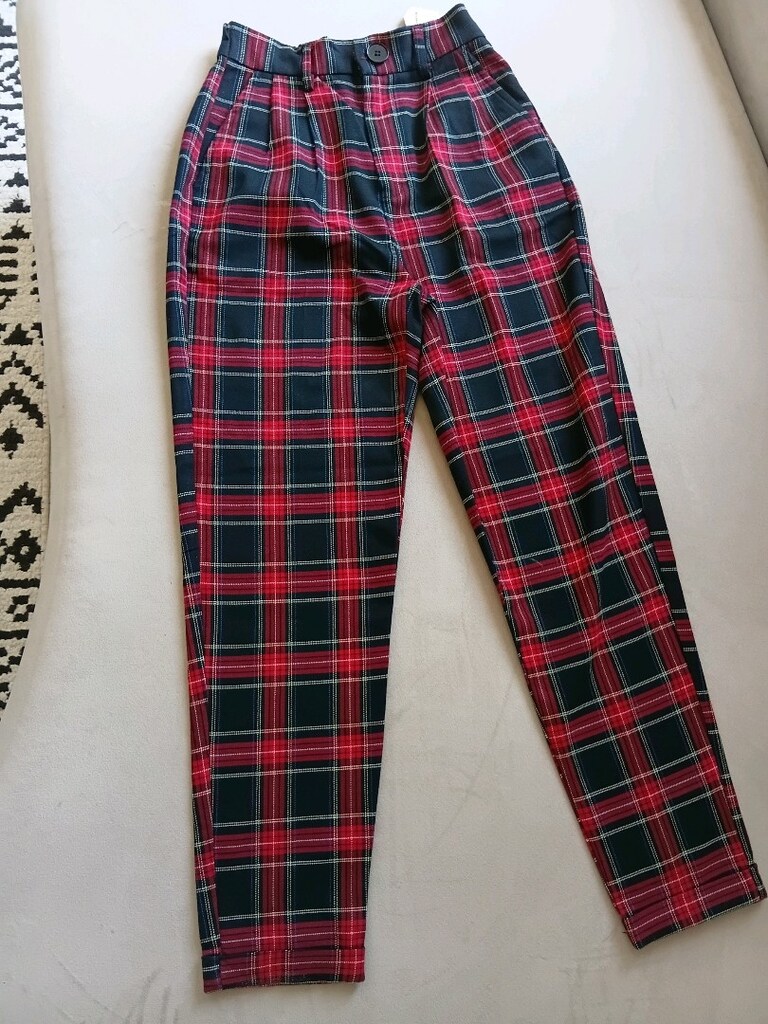 bershka kırmızı ekose pantolon