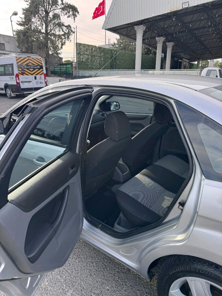 FORD FOCUS 2010 TREND X - 6