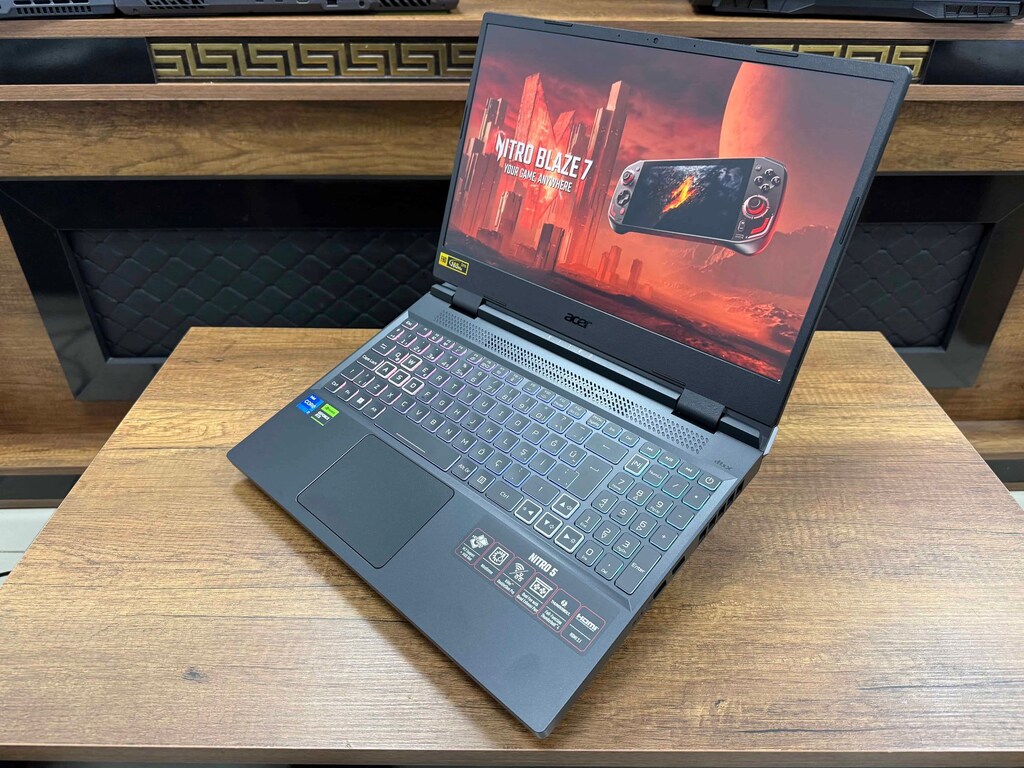 Acer Nitro 5 Core i7-12650H 32GB 1TB RTX4060 15.6" FHD Notebook - 4