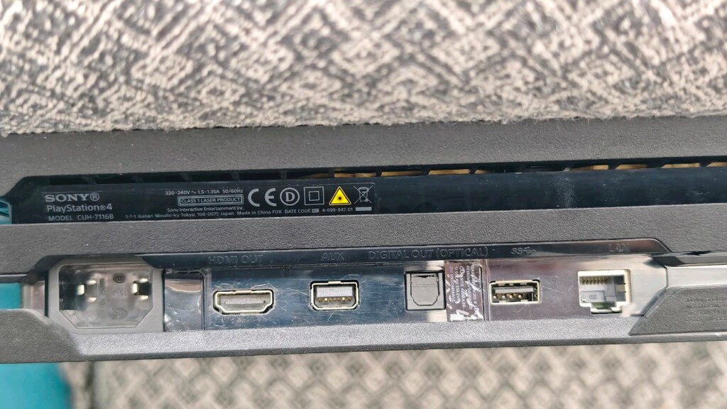 PlayStation 4 pro 1tb - 3