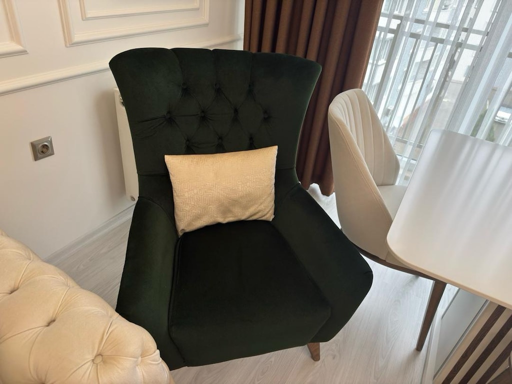 SALON TAKIMI PERDELER SEHPALAR AVİZE HALI DAHİL - 7
