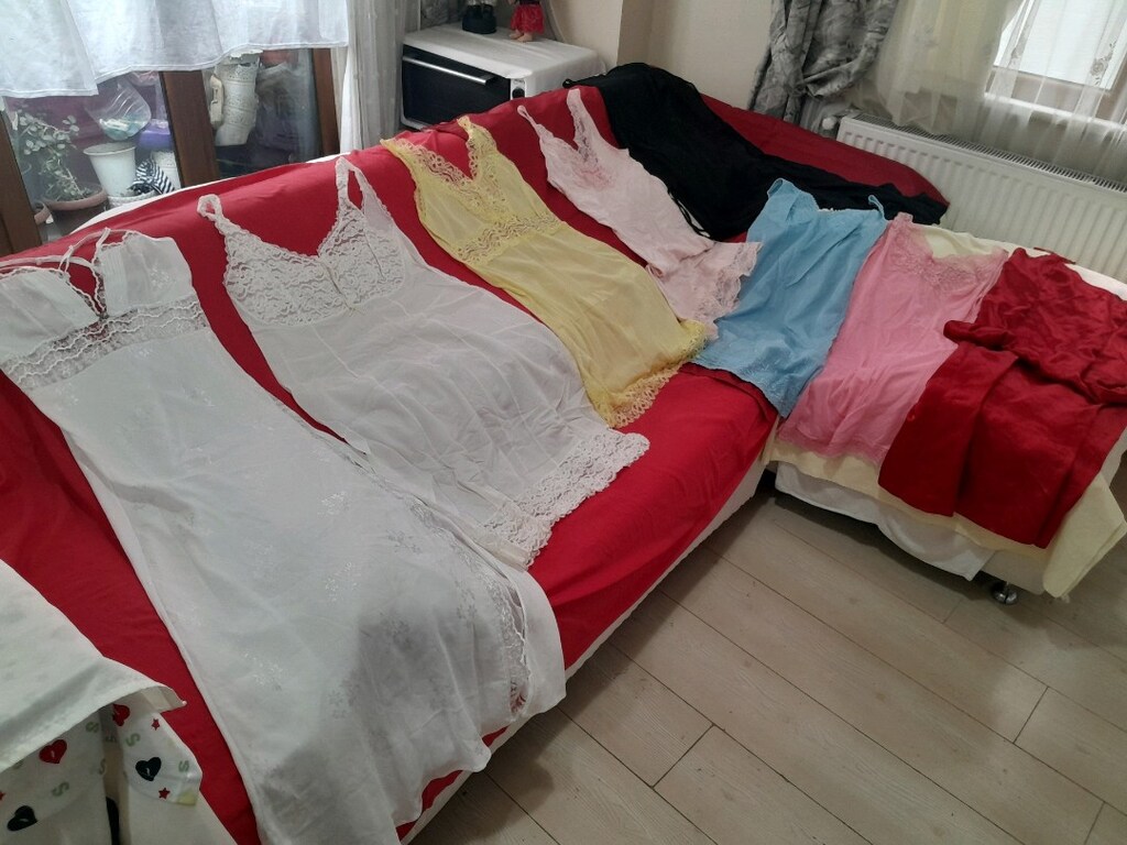 Az kullanilmis, cok cesitli, farmli bedenlerde, dantel-saten elbise - 6