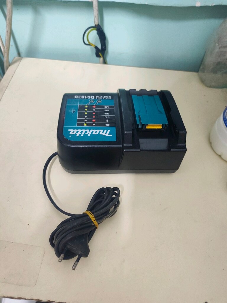 Makita DC18SD şarj cihazı - 7