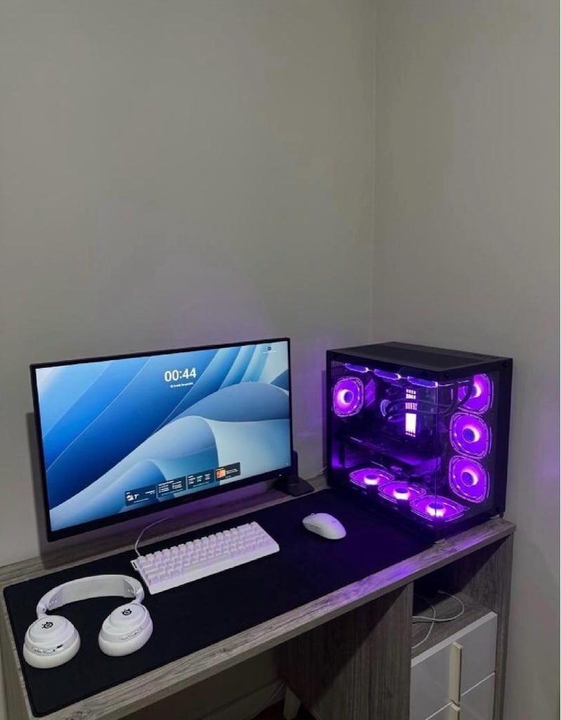 9060XT16Gb R5 7500F 260Hz DDR5