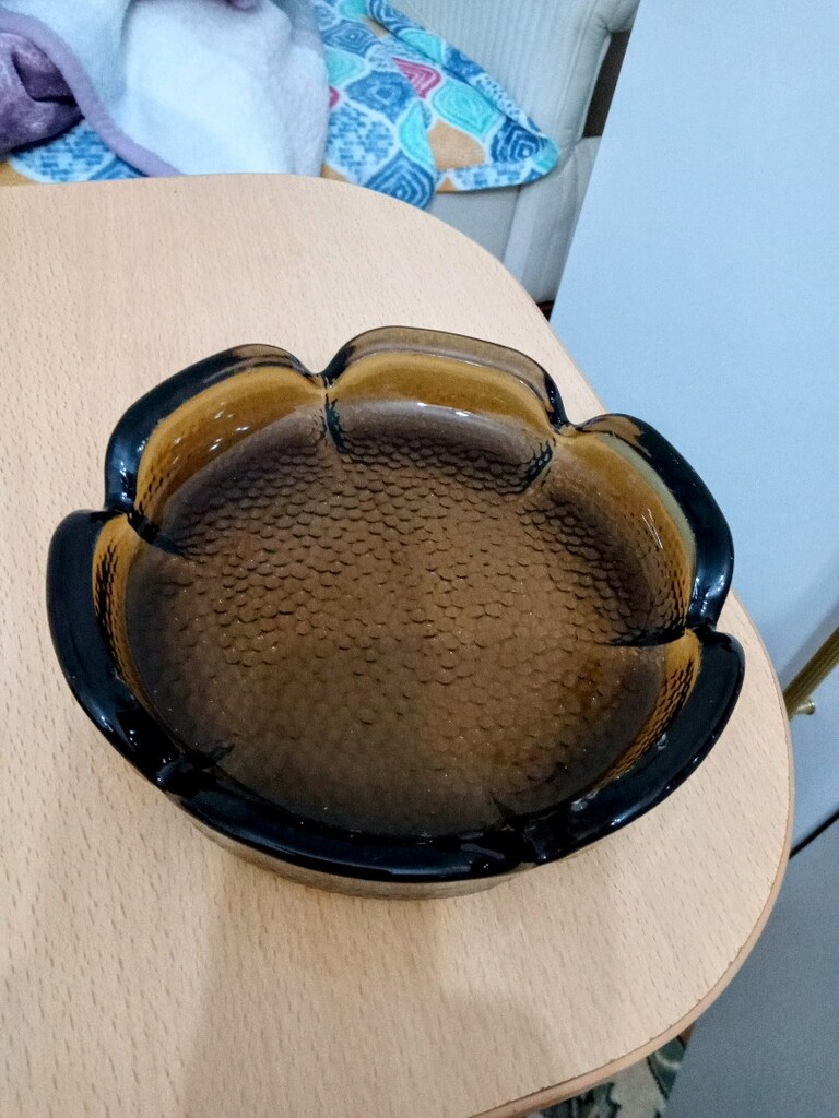 siyah kül tablası