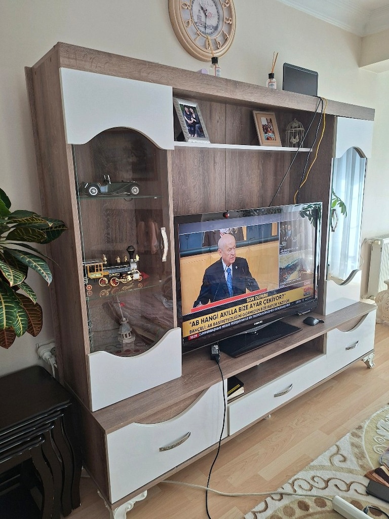 LED IŞIKLI CAM RAFLI ÇEKMECELİ TV ÜNİTESİ - 4
